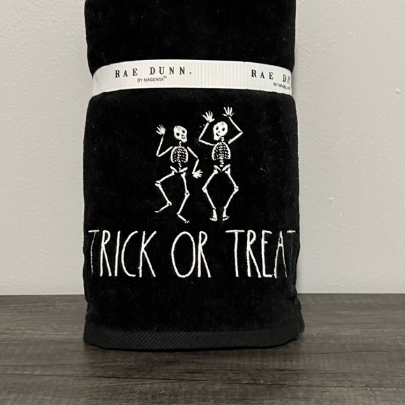 Rae Dunn set of 2 Halloween Hand towels trick or treat - Picture 1 of 3